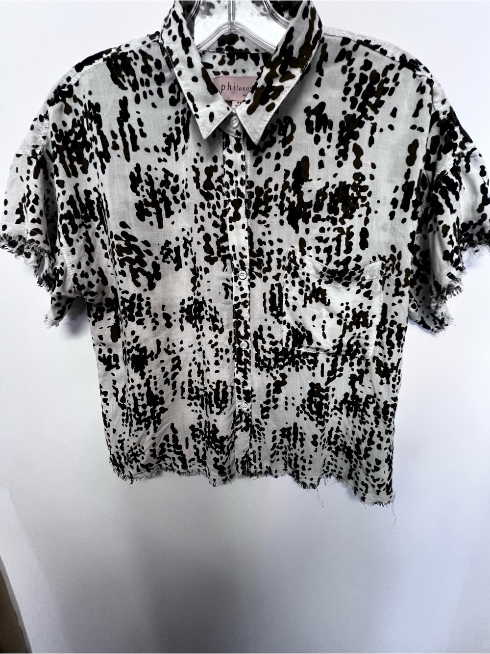 PHILOSOPHY REPUBLIC CLOTHING WOMEN’S SHIRT SHORT SLEEVE W/BOLD ABSTRACT PATTERN - Picture 2 of 10